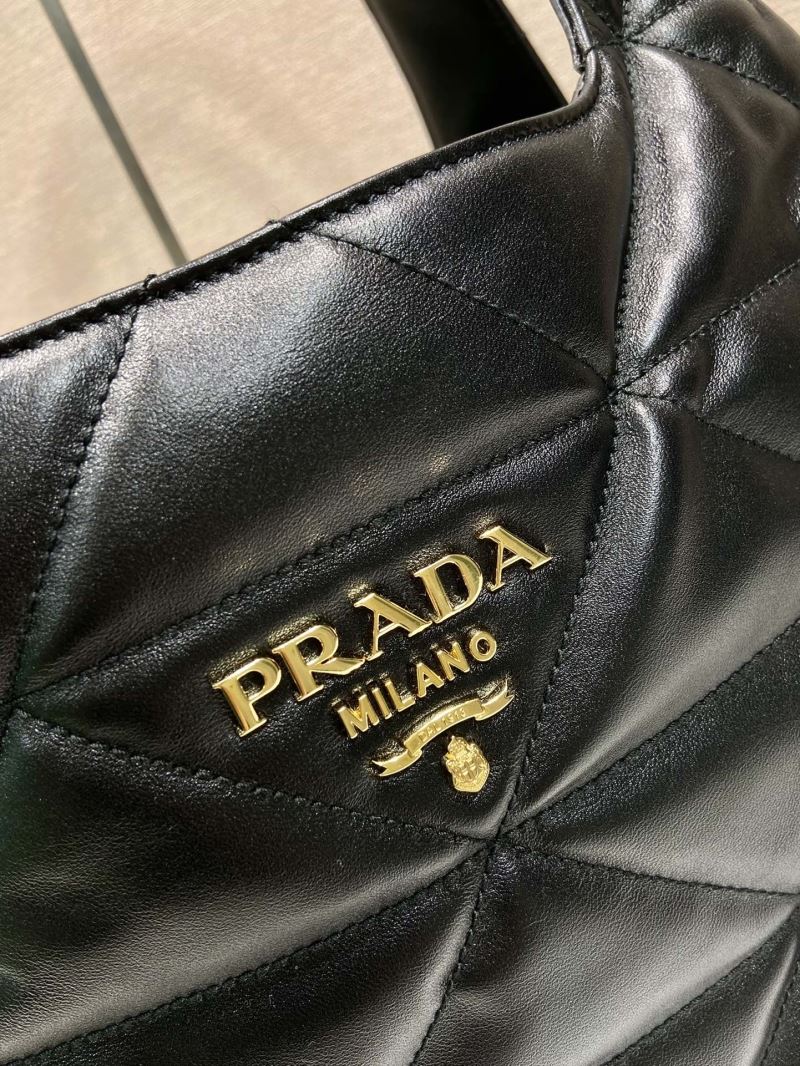 Pra*a tote bags